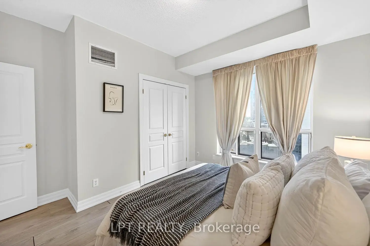 Additional image 11 of 2083 Lake Shore Boulevard 812