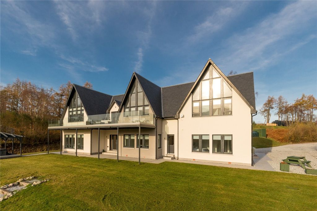 7 bed detached house for saleMacgregor Ranch, Achnabobane Farm, Spean Bridge, Highland PH34 photo 3