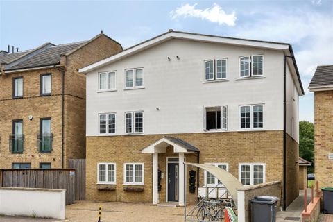 Finsbury Road, London N22