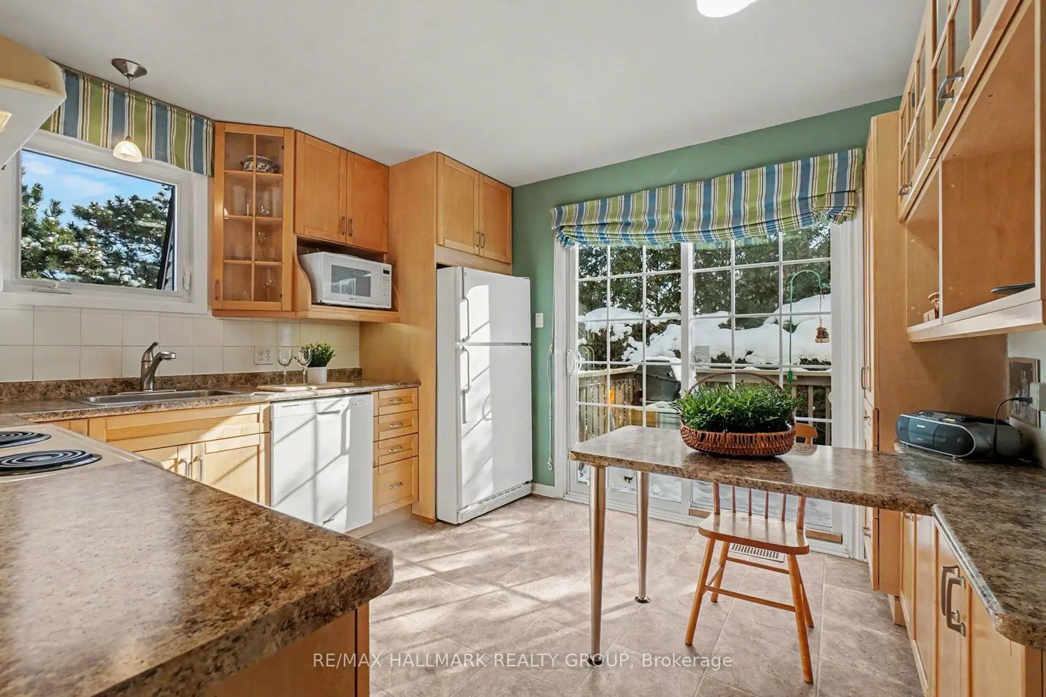 1044 Adley Road photo 3