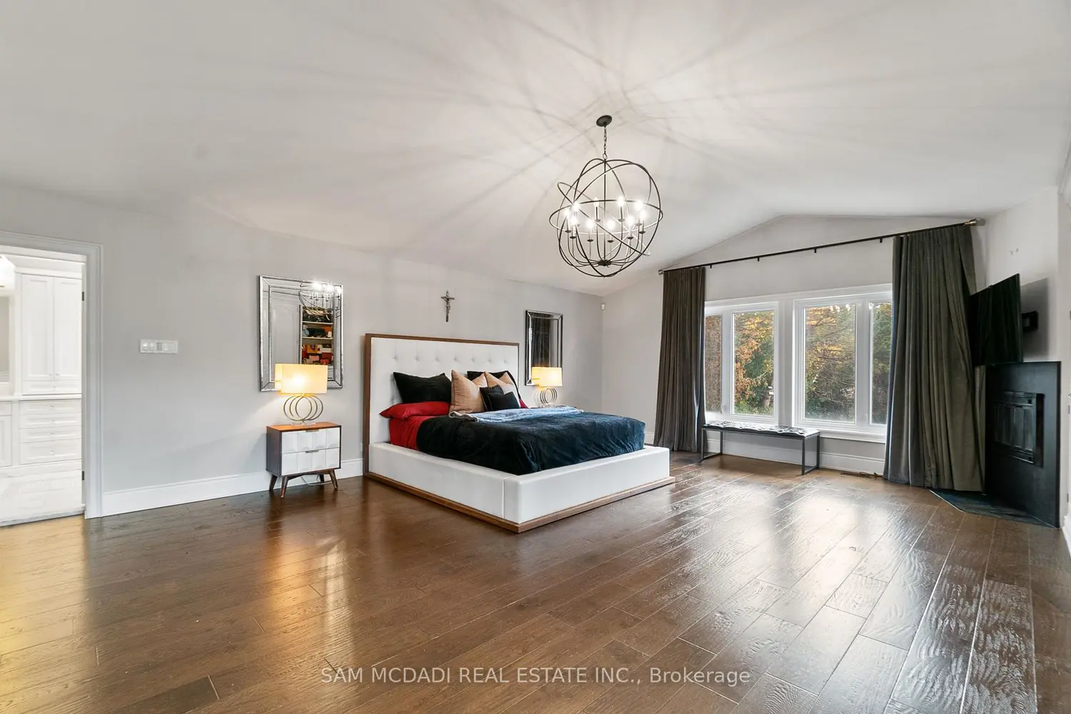 Additional image 12 of 2552 Jarvis Street