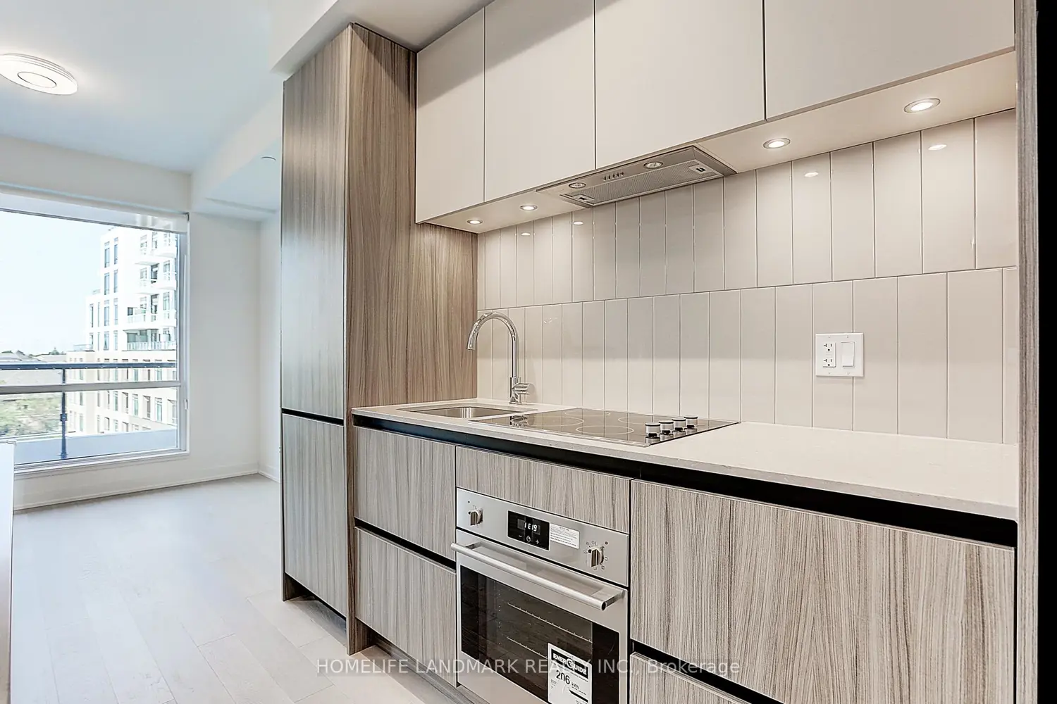 7950 Bathurst Street B-532 photo 4