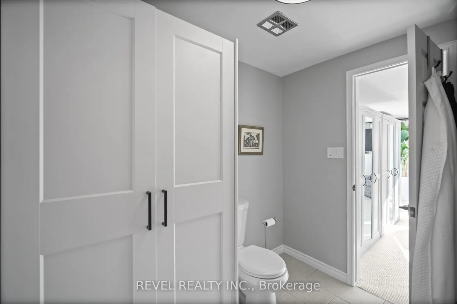 Additional image 15 of 2058 Brant Street 3