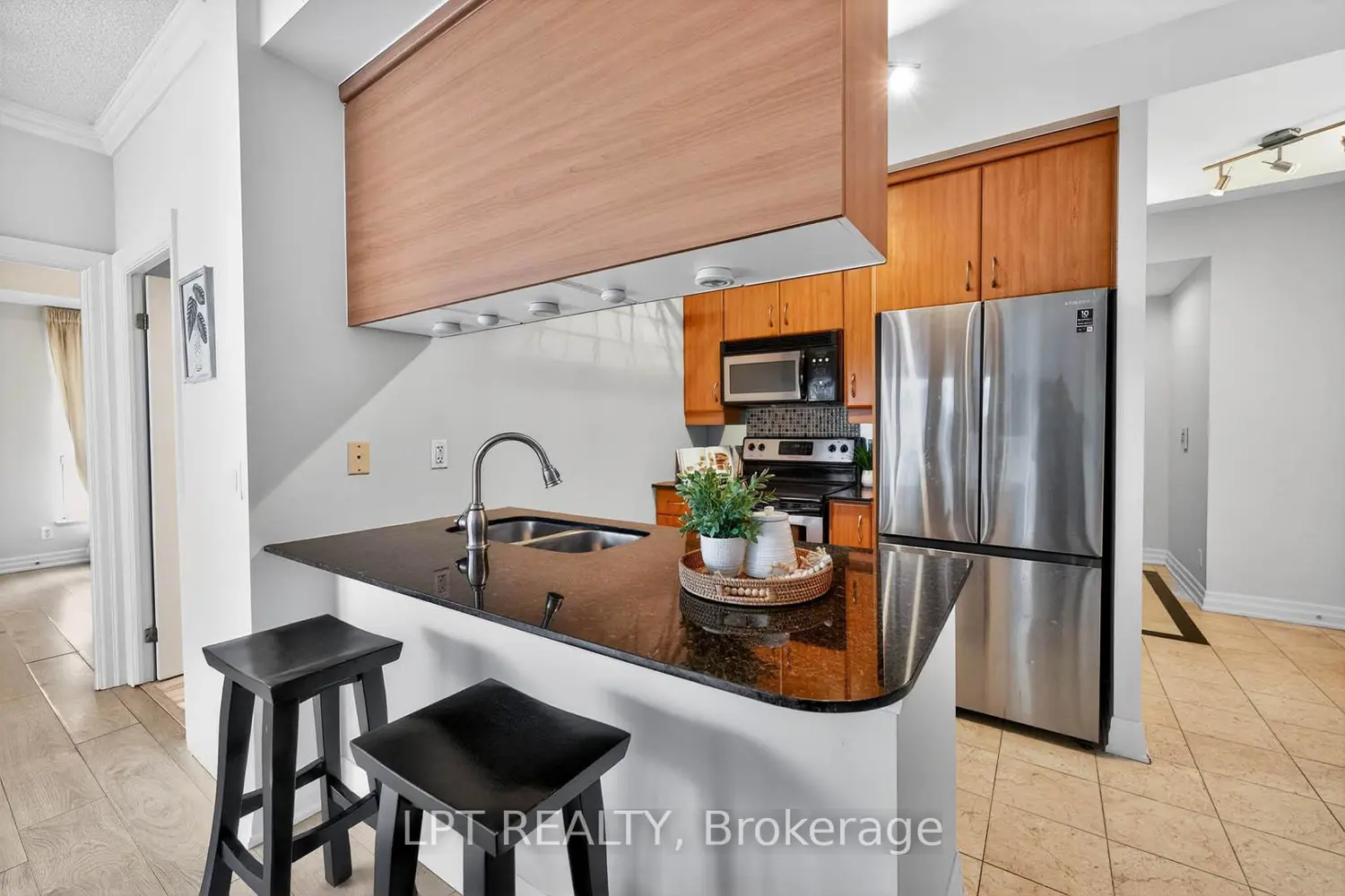 Additional image 8 of 2083 Lake Shore Boulevard 812