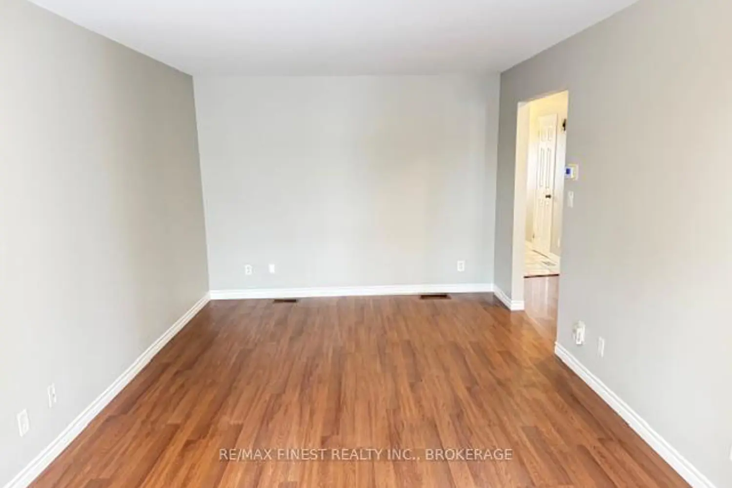936 Killarney Crescent photo 3