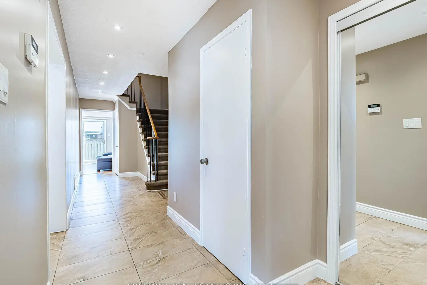 Additional image 5 of 53 Dutch Crescent