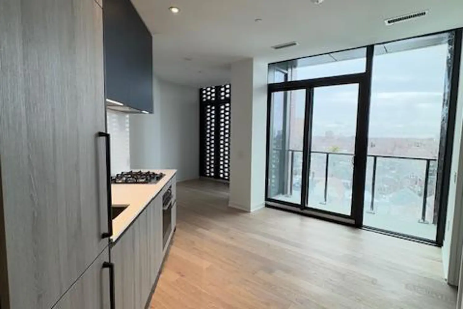 2625 Dundas Street 809
