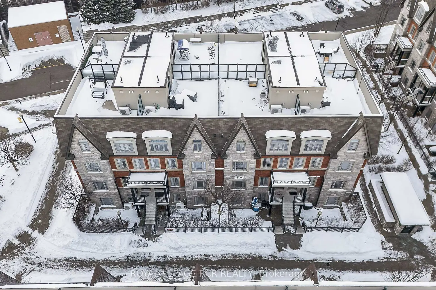 326 John Street 138 photo 3