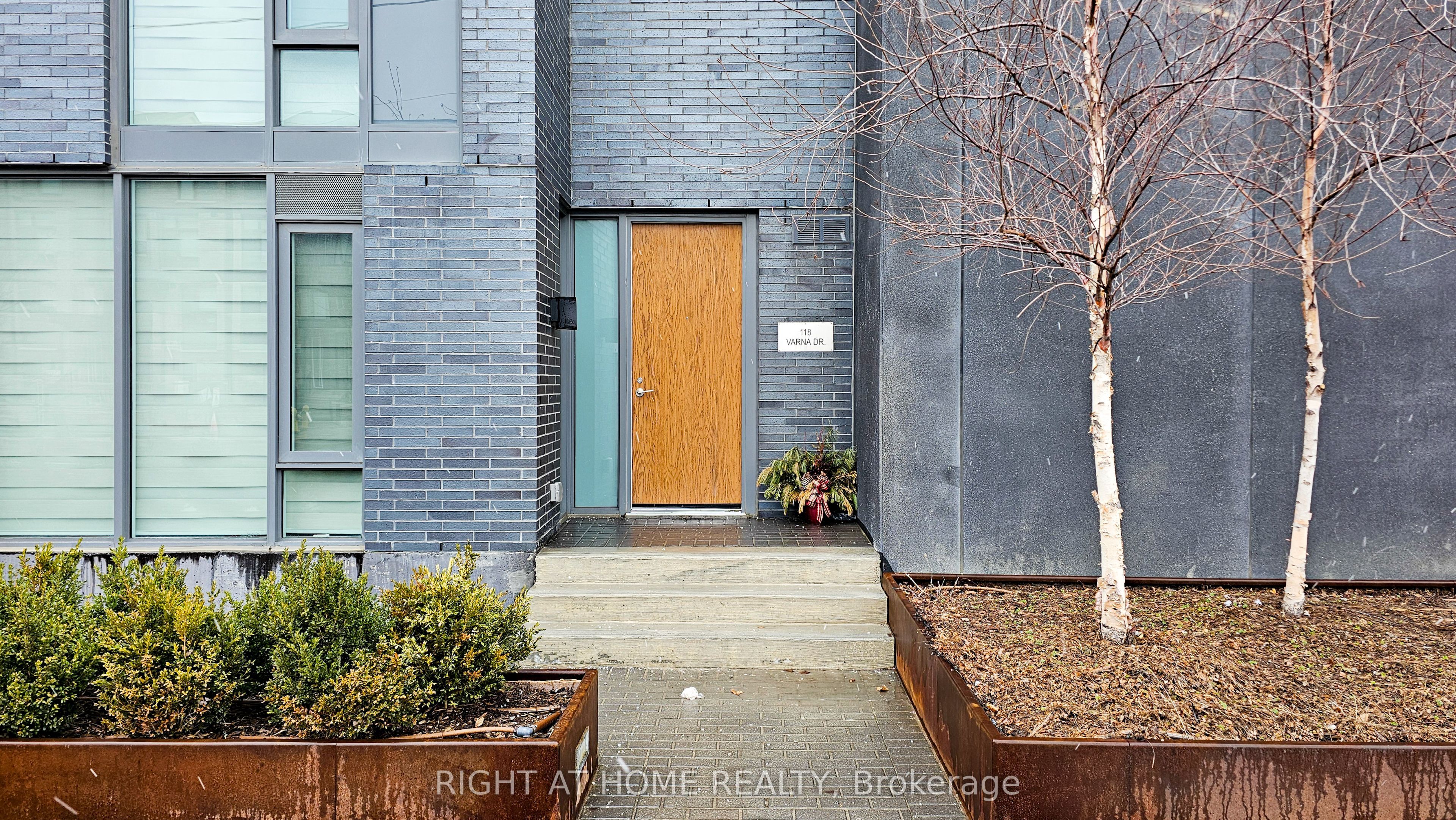 101-118 Varna Drive, Toronto, ON, M6A 1N3