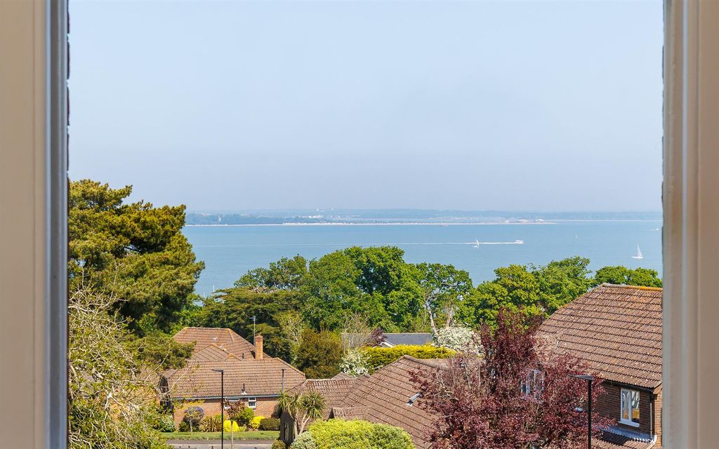 3 bed flat for saleCowes, Isle Of Wight PO31