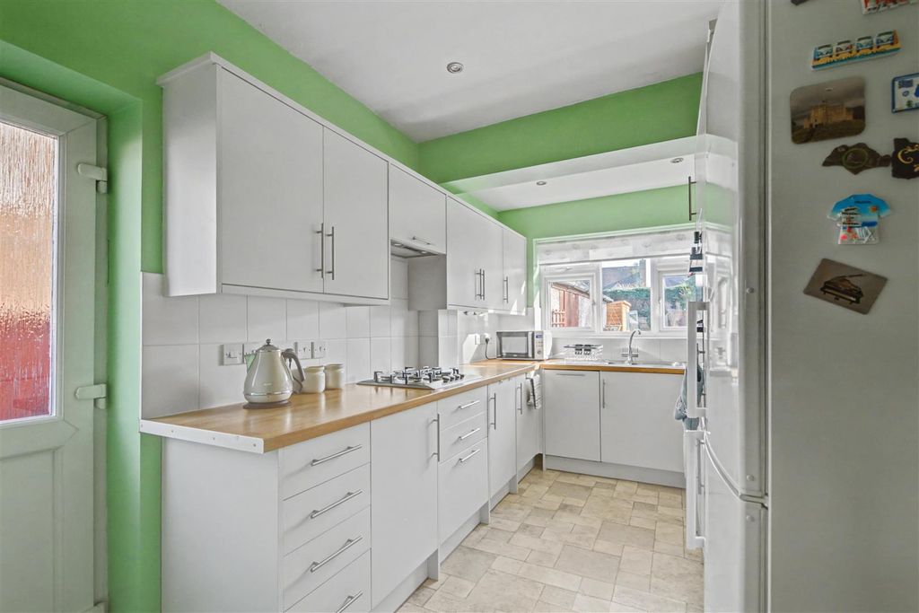 Additional image 8 of 3 bed semi-detached house for saleFarm Road, Chilwell, Nottingham NG9