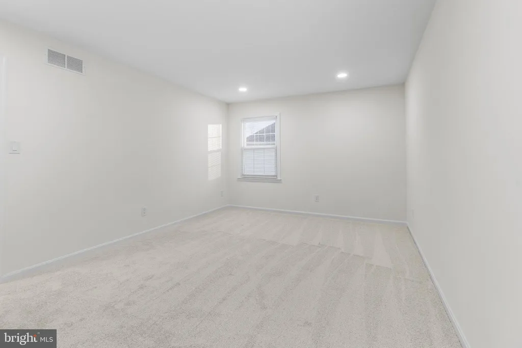 Additional image 19 of 210 W Silver Fox Road, Newark, DE 19702