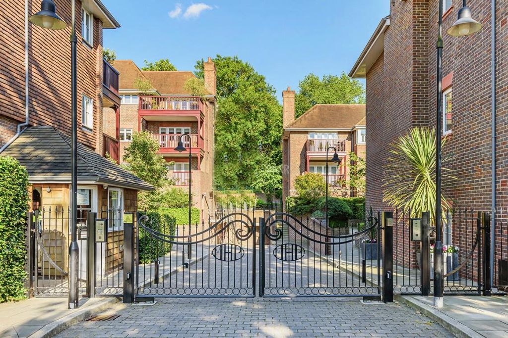 6 bed flat for saleHammers Lane, Mill Hill NW7
