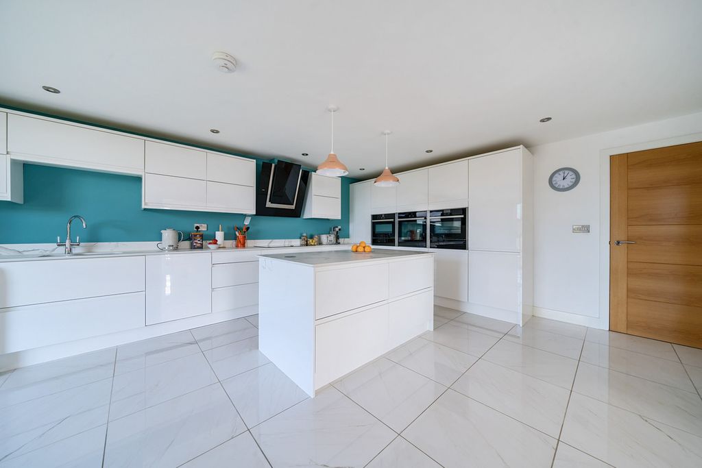 Additional image 7 of 3 bed flat for saleGreyfriars Avenue, Hereford HR4