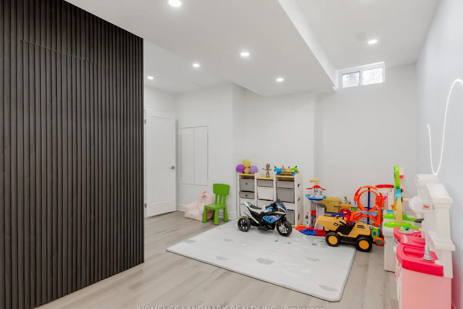 Additional image 19 of 9092 Woodbine Avenue