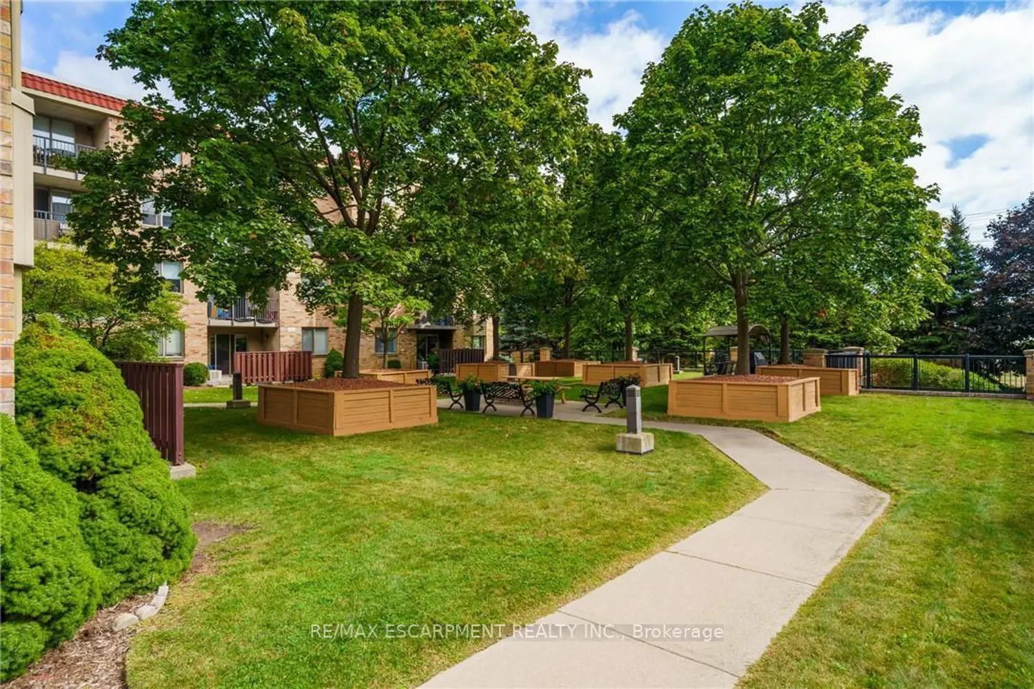 Additional image 18 of 3499 Upper Middle Road #211