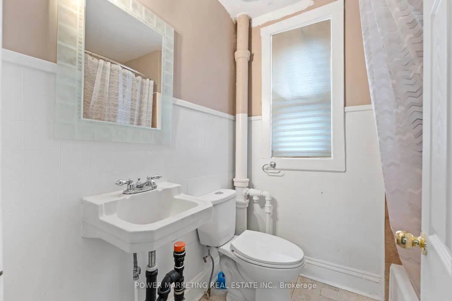 684 Bronson Avenue A&B photo 5
