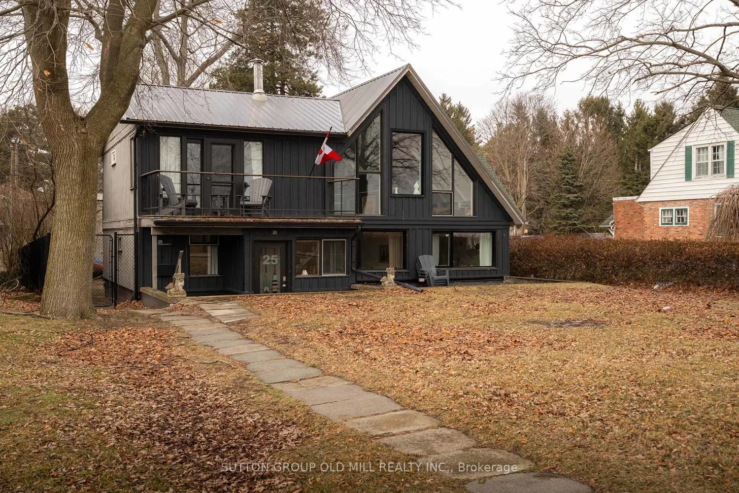 25 Lakeshore Road photo 2