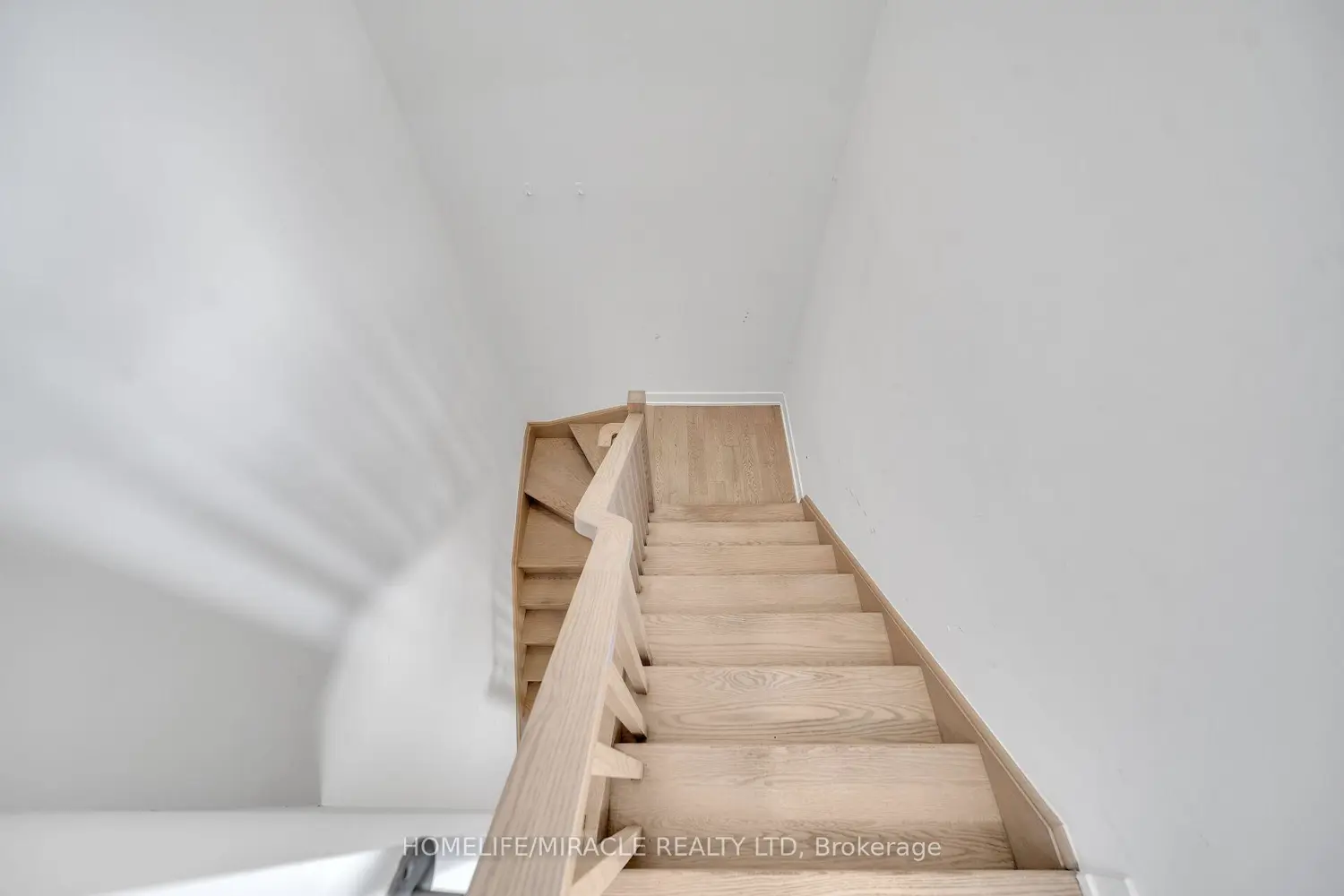 Additional image 12 of 1062 Douglas Mccurdy Common 230