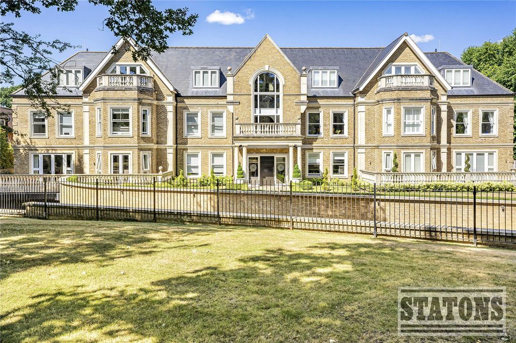 3 bed flat for saleCockfosters Road, Barnet EN4