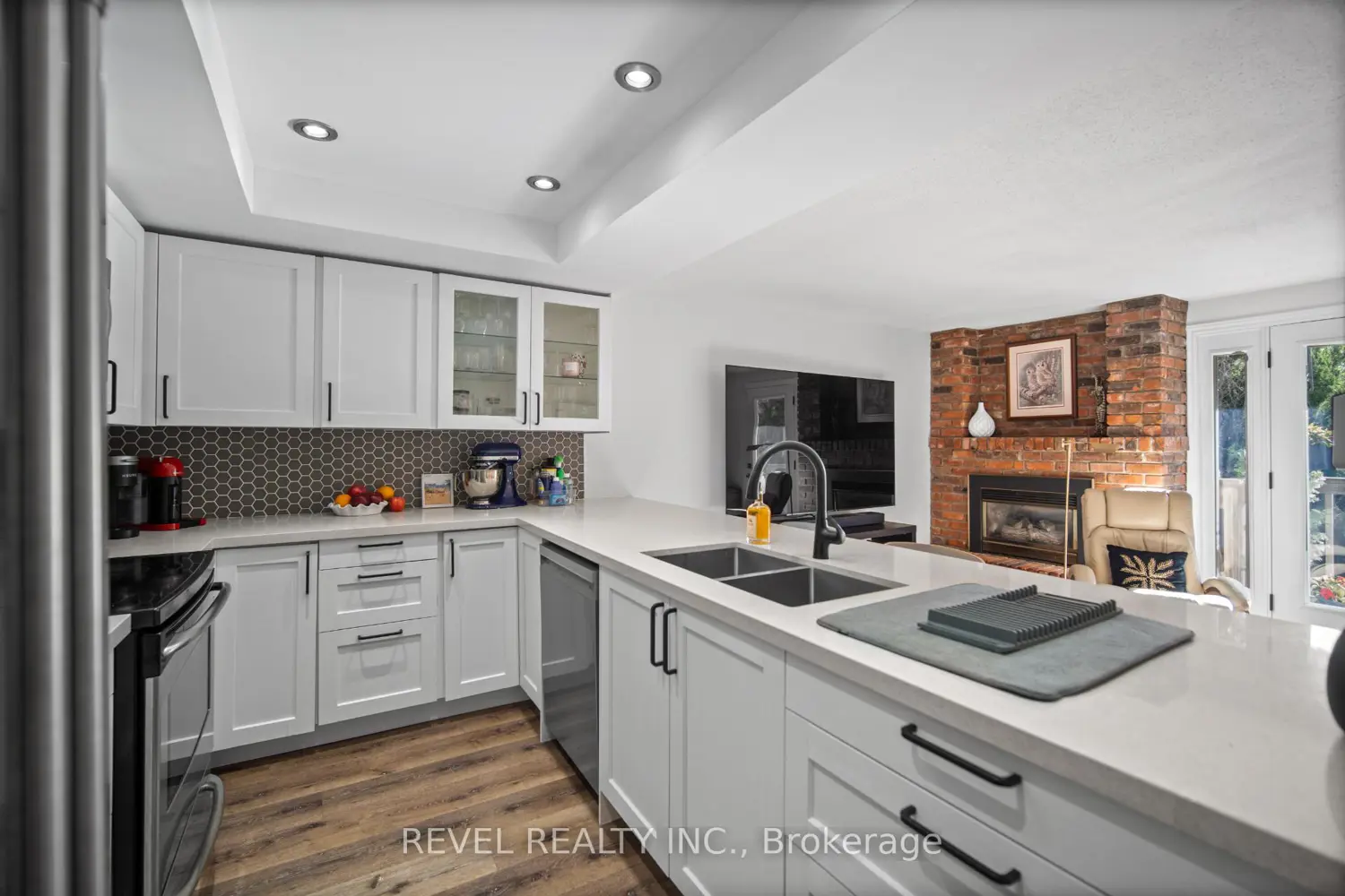 Additional image 6 of 2058 Brant Street 3