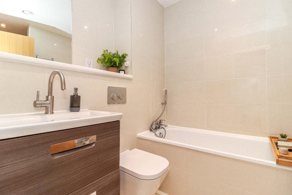 Additional image 9 of Oak Tree Gardens, St. Albans, Hertfordshire, AL1