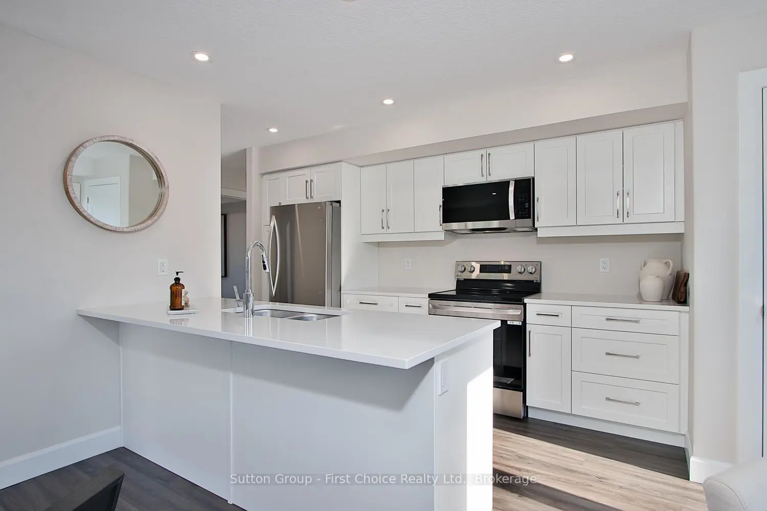 Additional image 9 of 3202 Vivian Line Unit 37