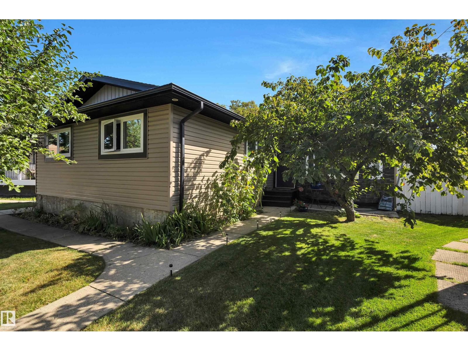 Additional image 2 of 1939 68 Street NW, Edmonton, AB, T6K2J1