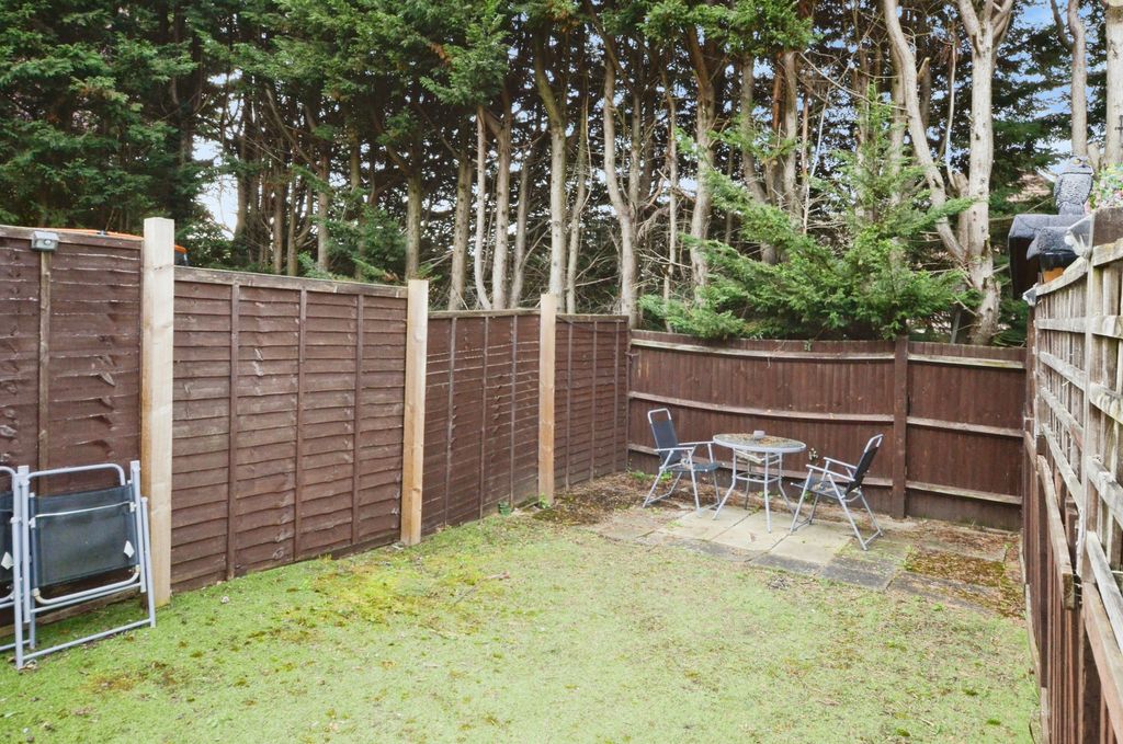 Additional image 12 of 2 bed flat for saleCotswold Avenue, Bushey WD23