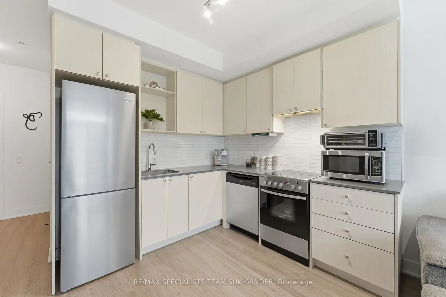 Additional image 7 of 50 George Butchart Drive 111