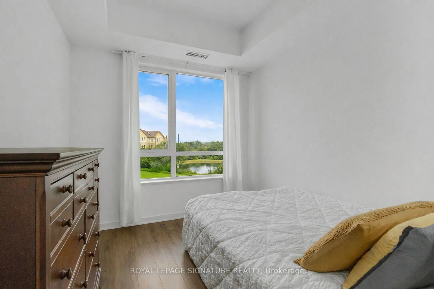 Additional image 12 of 395 Dundas Street 234