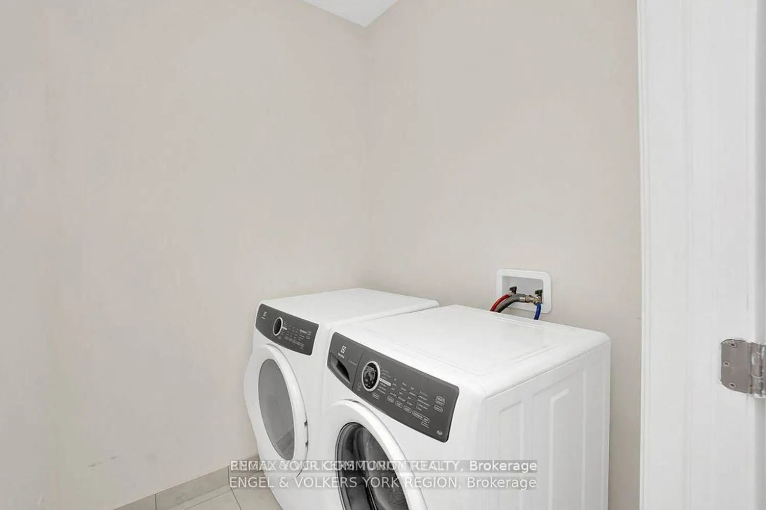 Additional image 19 of 29 Nardini Lane