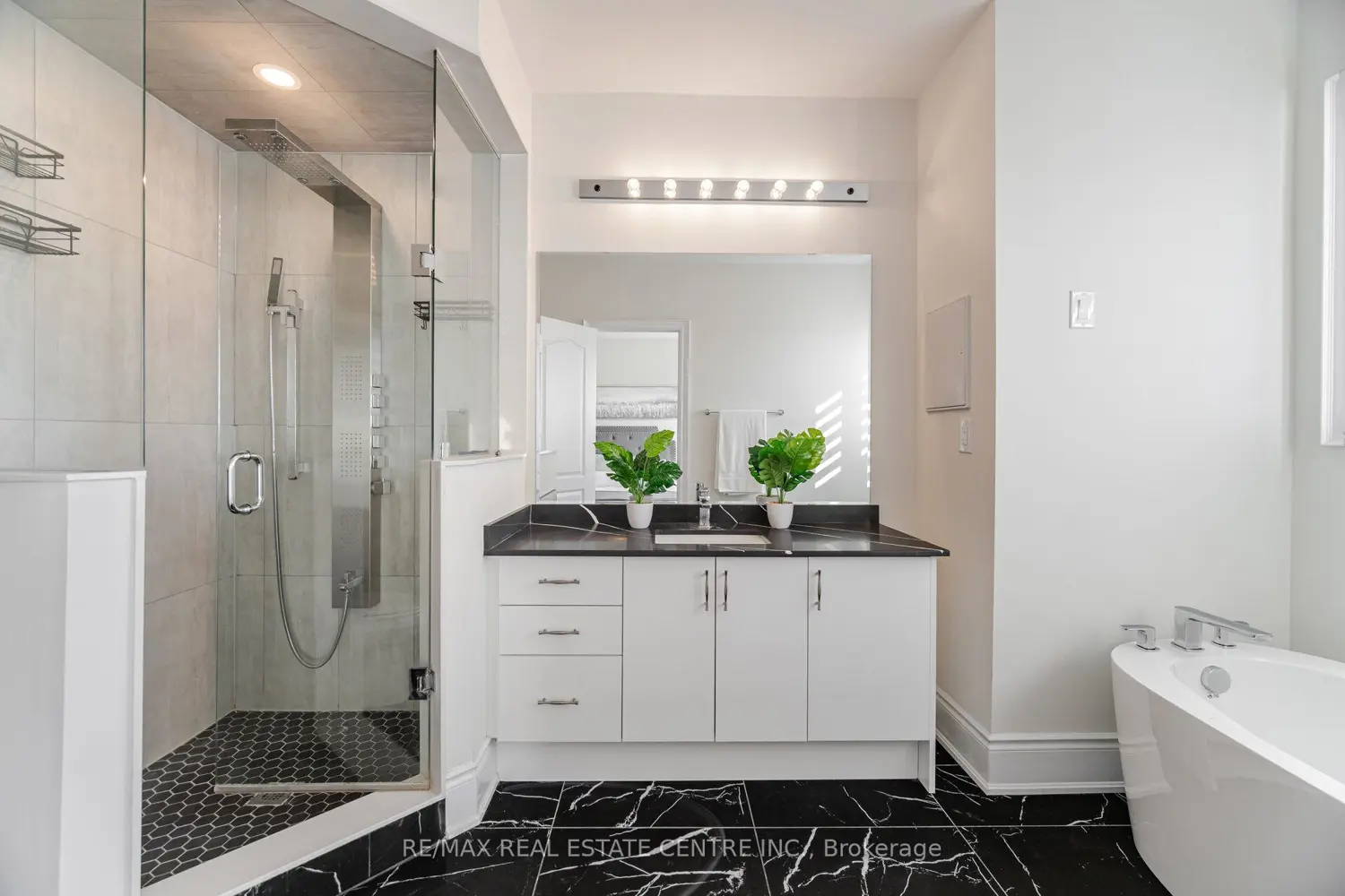 Additional image 16 of 20 Foxsparrow Road