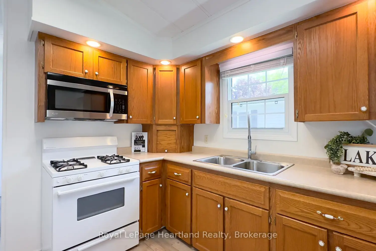 Additional image 12 of 77307 Bluewater Highway 49