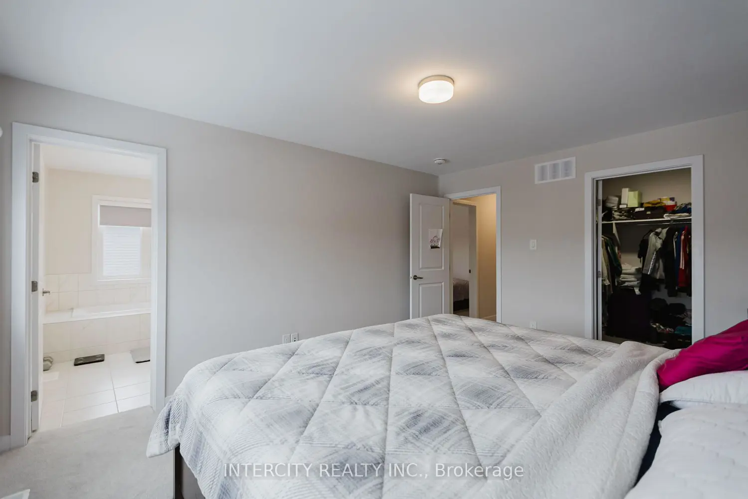 Additional image 13 of 124 Hackamore Crescent