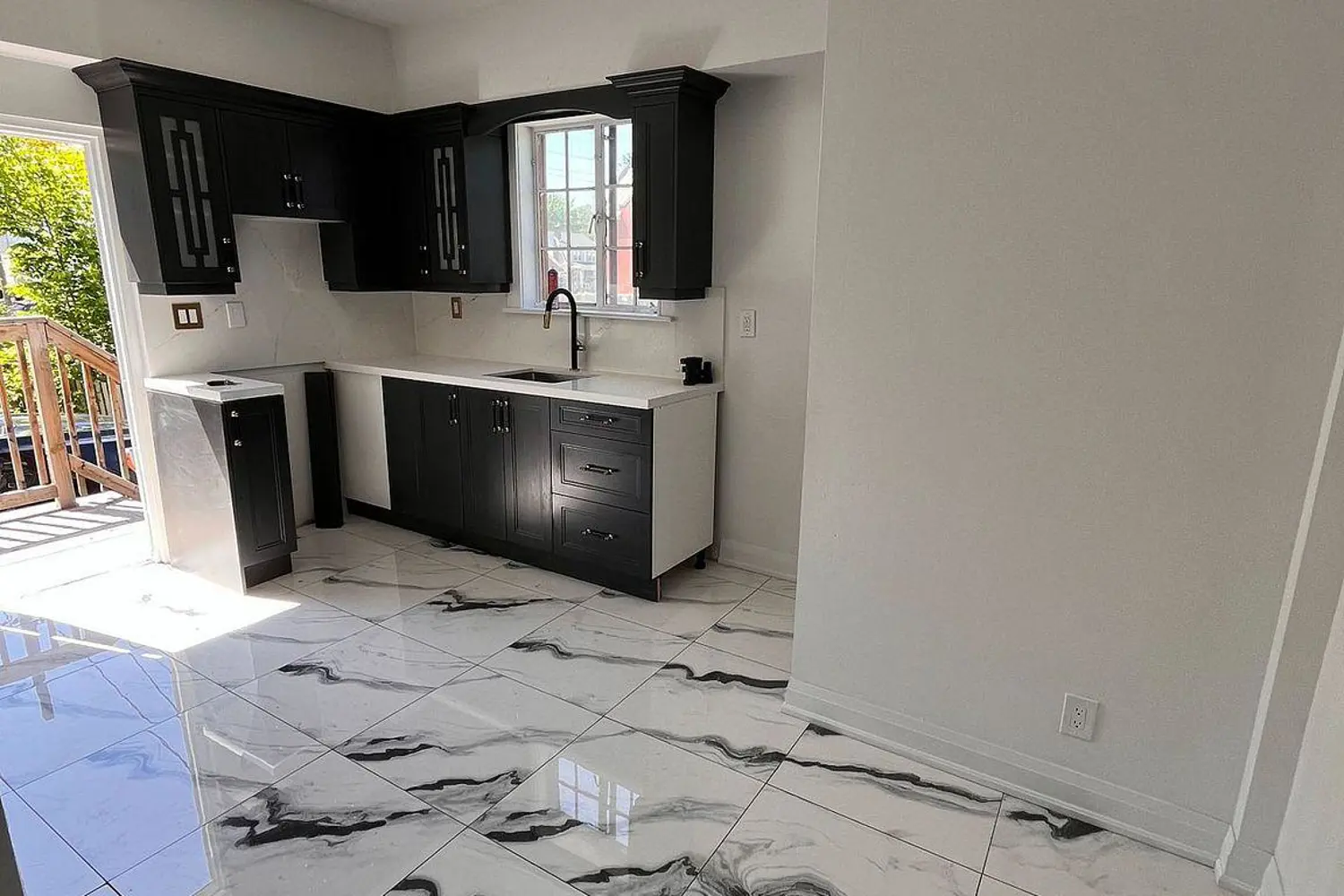 Additional image 18 of 1575 Ouellette Avenue