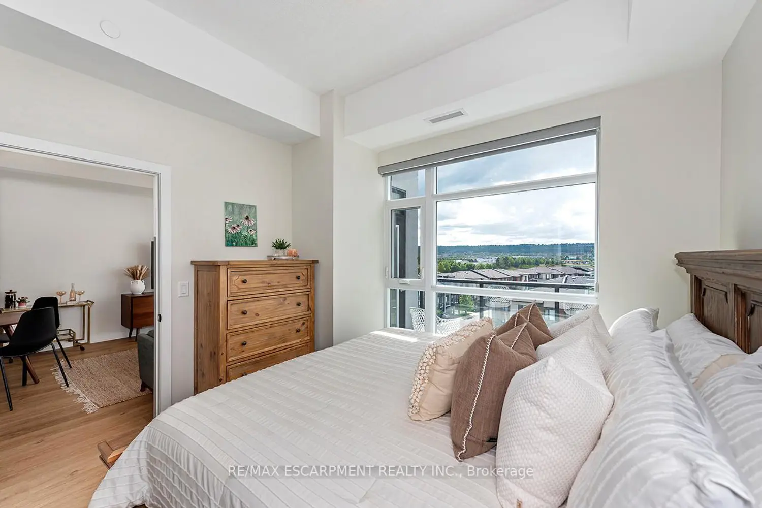 Additional image 11 of 600 North Service Road 606