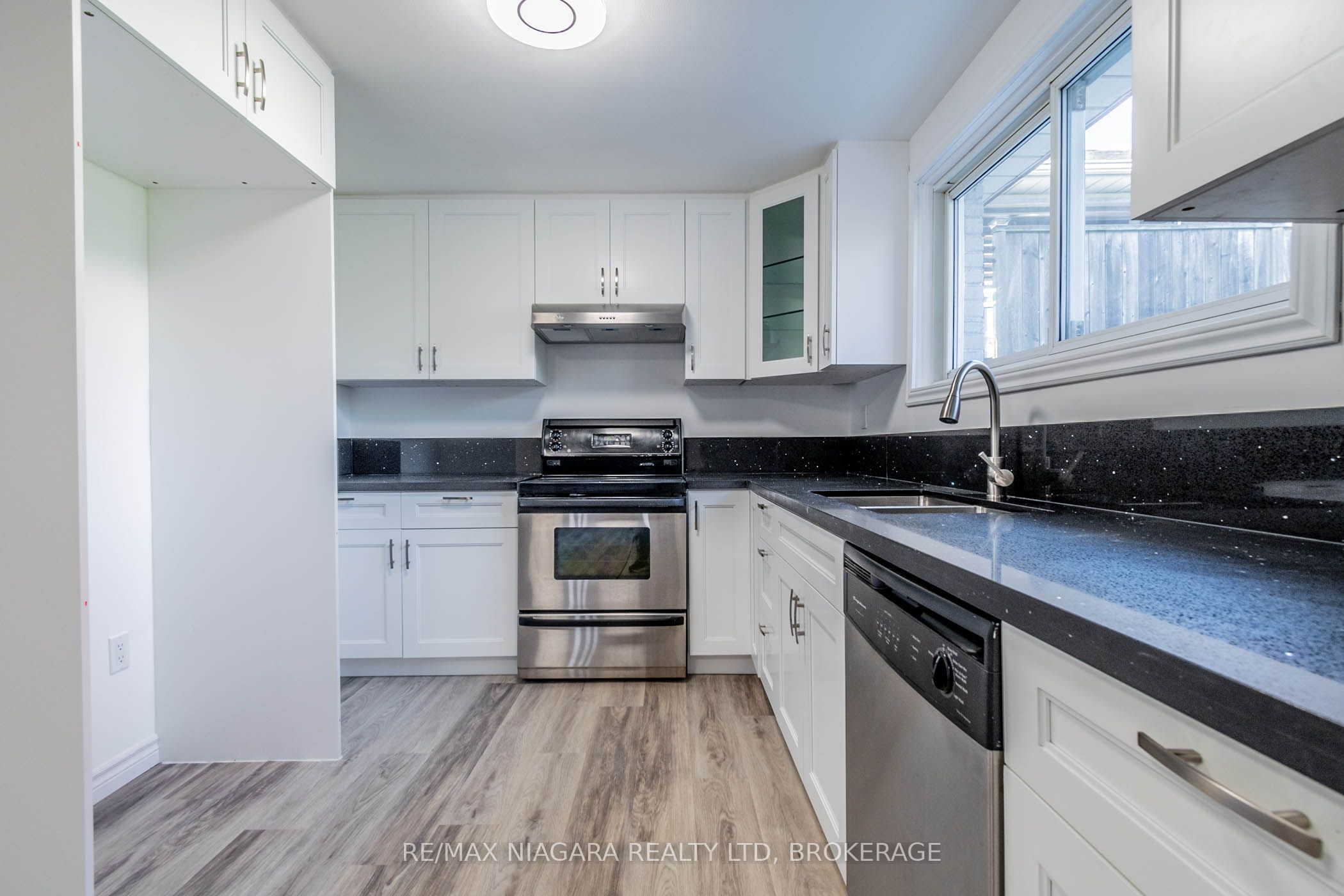Additional image 5 of LOWER-22 Chantler Road, Welland, ON, L3C 4M5