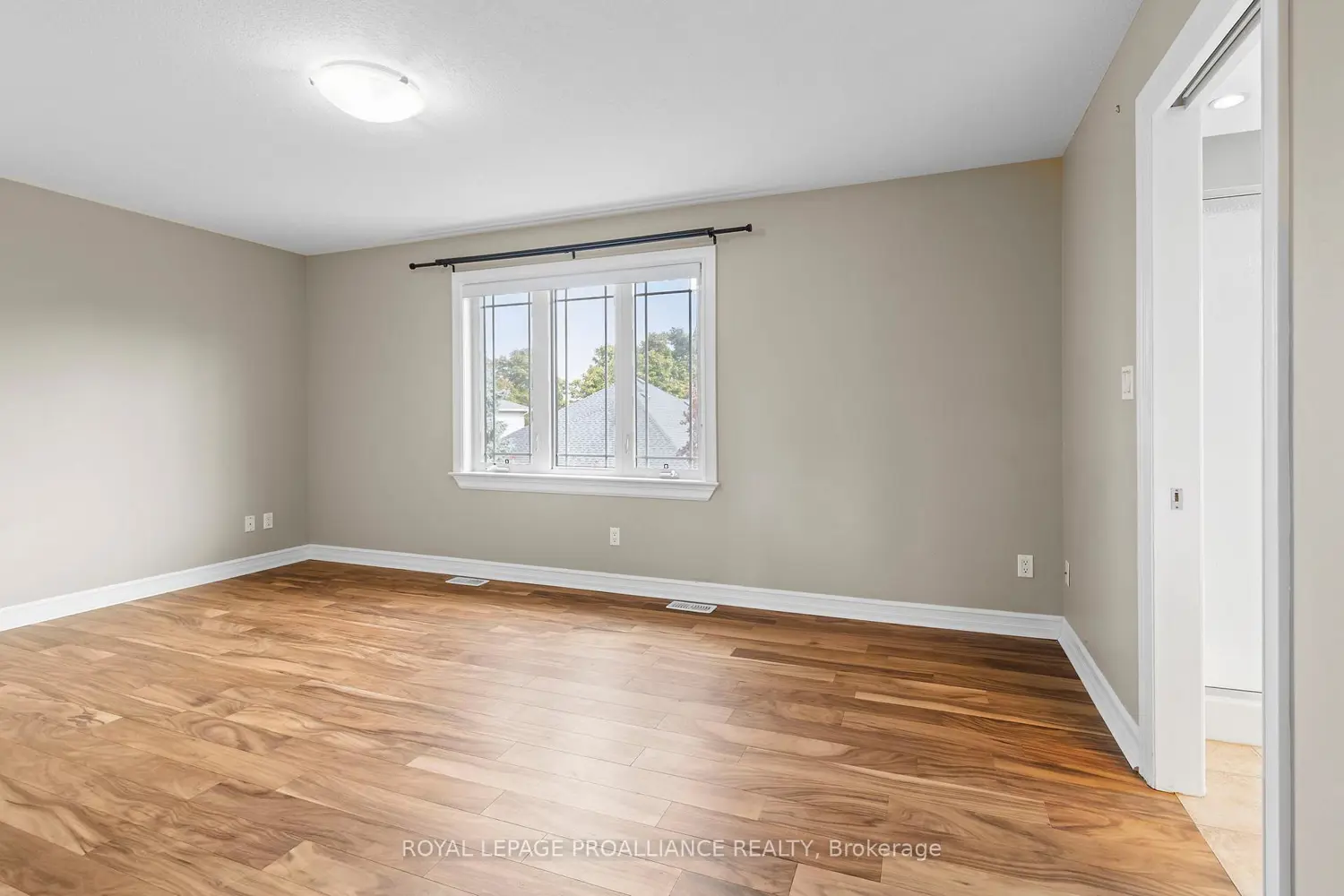 Additional image 6 of 1009 Crestwood Drive