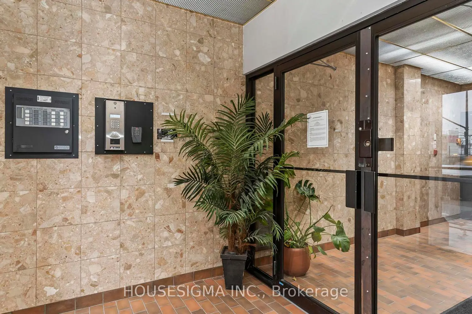 272 Dundas Street 204 photo 3