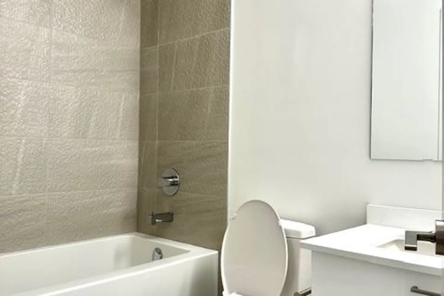 Additional image 7 of 50 Upper Mall Way B-1209