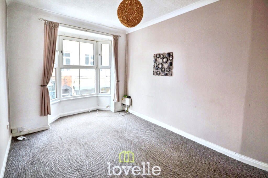 2 bed maisonette for saleSea View Street, Cleethorpes DN35 photo 2