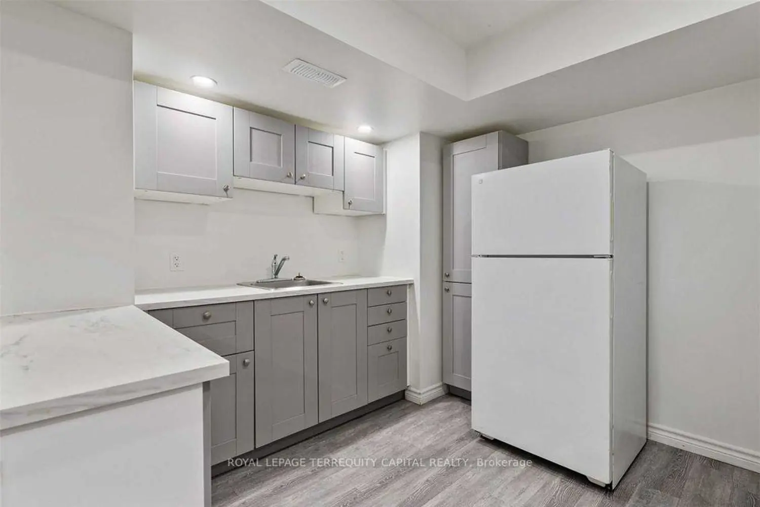 Additional image 16 of 12 Boys Street