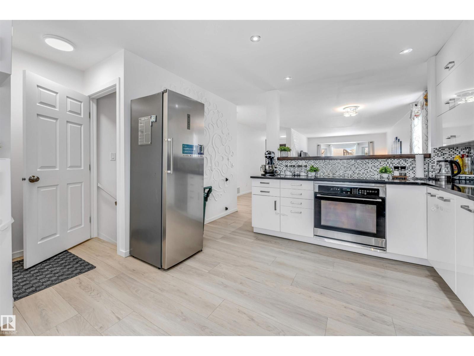 Additional image 4 of 18403 55 Avenue NW, Edmonton, AB, T6M1Y8