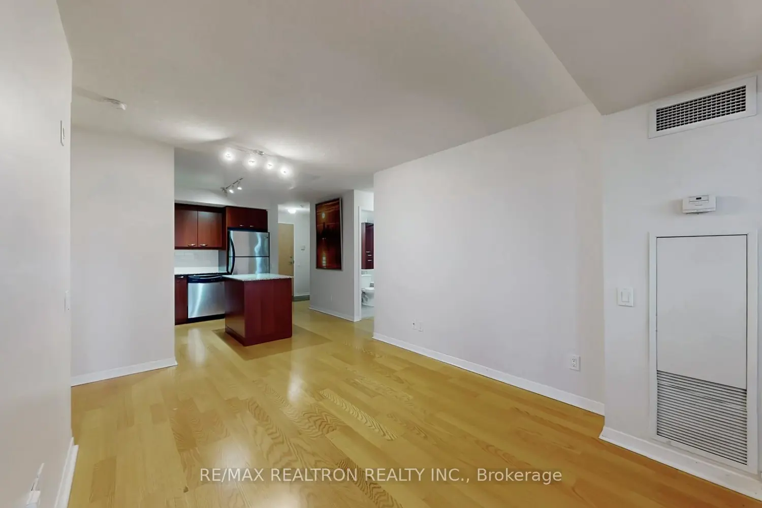Additional image 5 of 1050 The Queensway Avenue 217