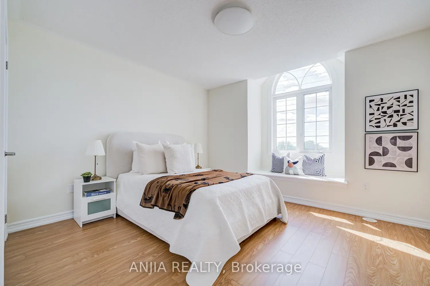 Additional image 12 of 9349 Kennedy Road