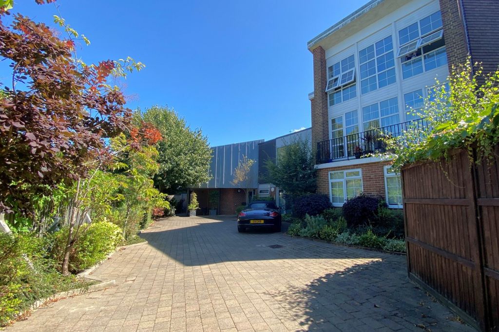 3 bed flat for saleDover Road, Sandwich CT13 photo 3
