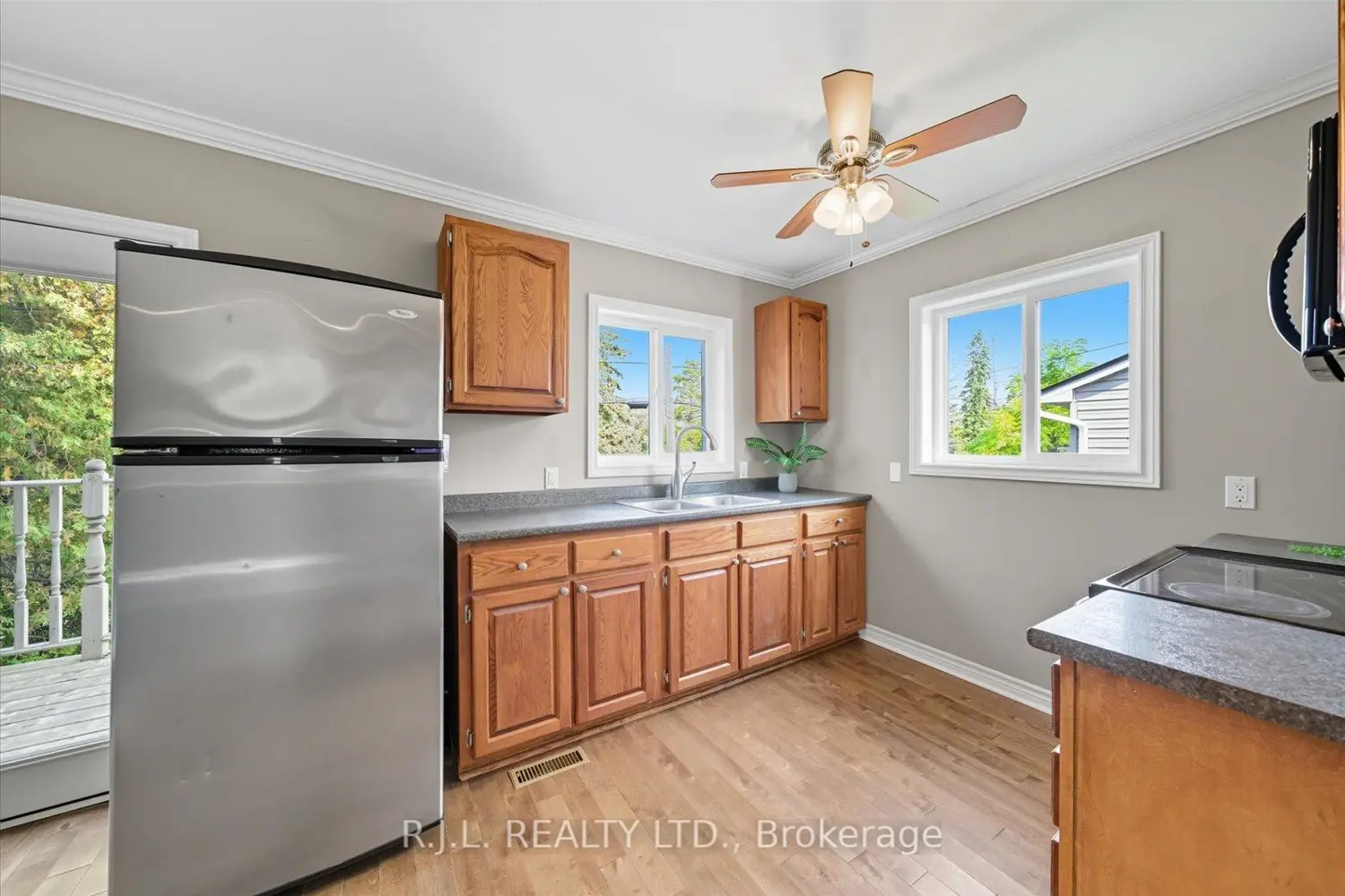 Additional image 5 of 178 Platten Boulevard