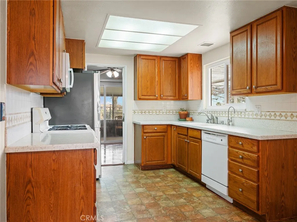 Additional image 64 of 17740 Linden St, Hesperia, CA 92345