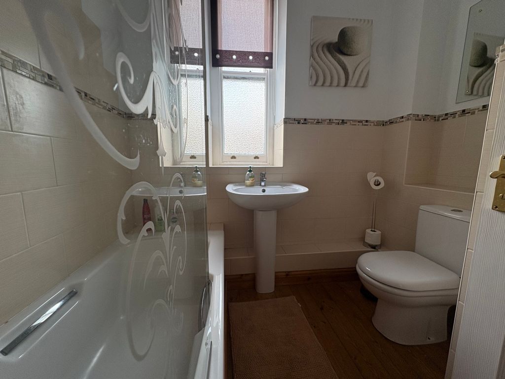 Additional image 10 of 2 bed flat for saleFlat 5, Ashley House, Upper Frog Street, Tenby, Pembrokeshire SA70